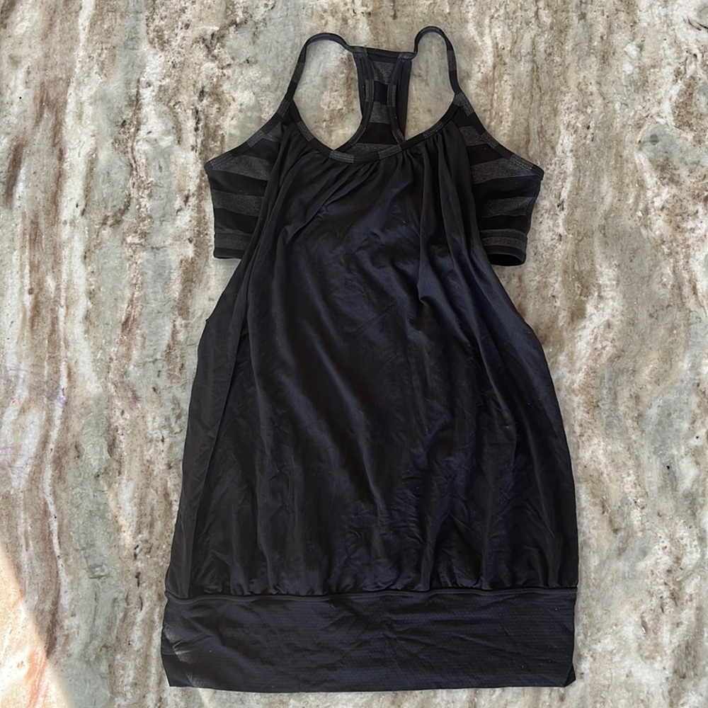 Lululemon breezy racerback tank top with built in sports bra size 6